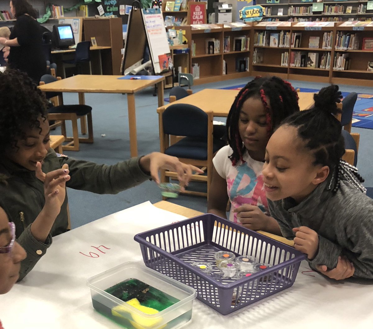 Fourth graders were so engaged as we got motivated for our science integration research projects! #maespride <a href="/MAESMustangs/">Magnolia Elementary</a>