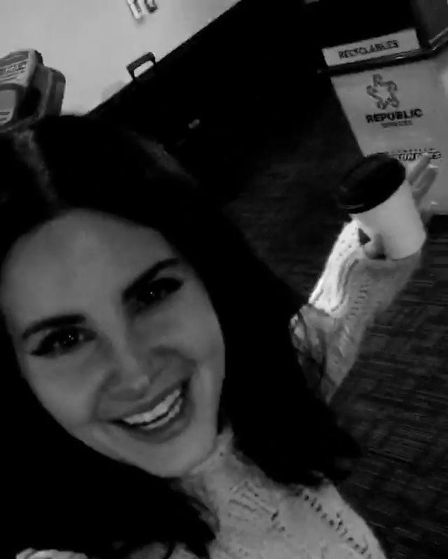 GodinezSr's tweet photo. Her smile is everything
@LanaDelRey #lanadel Rey #Nashville #LAtotheMoonTour https://t.co/5ZhDdCoUti