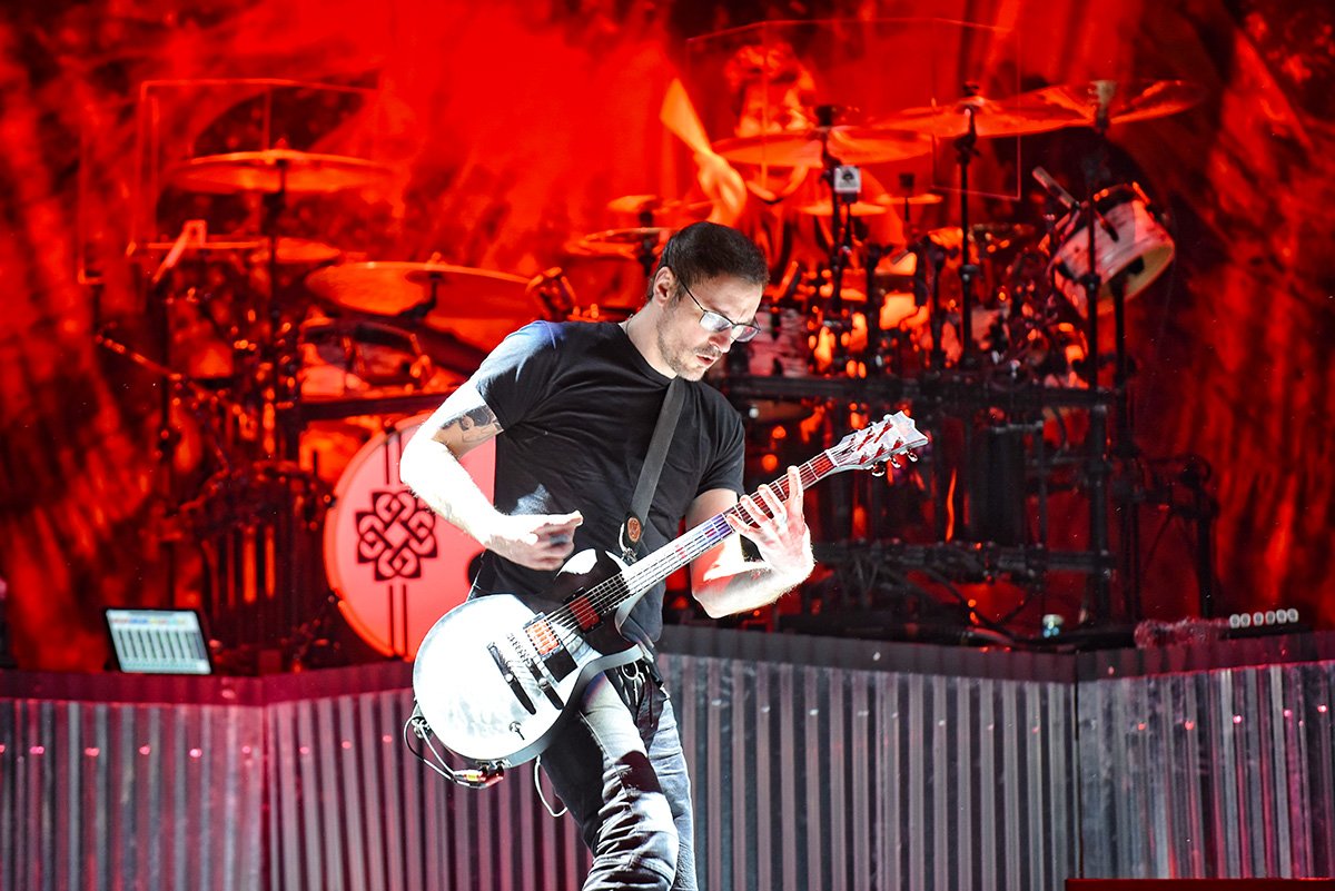 INTRUSTarena's tweet image. "I can't give up, I can't give in." - @breakingbenj #AngelsFall #TheStageWorldTour Photo: @brettphoto