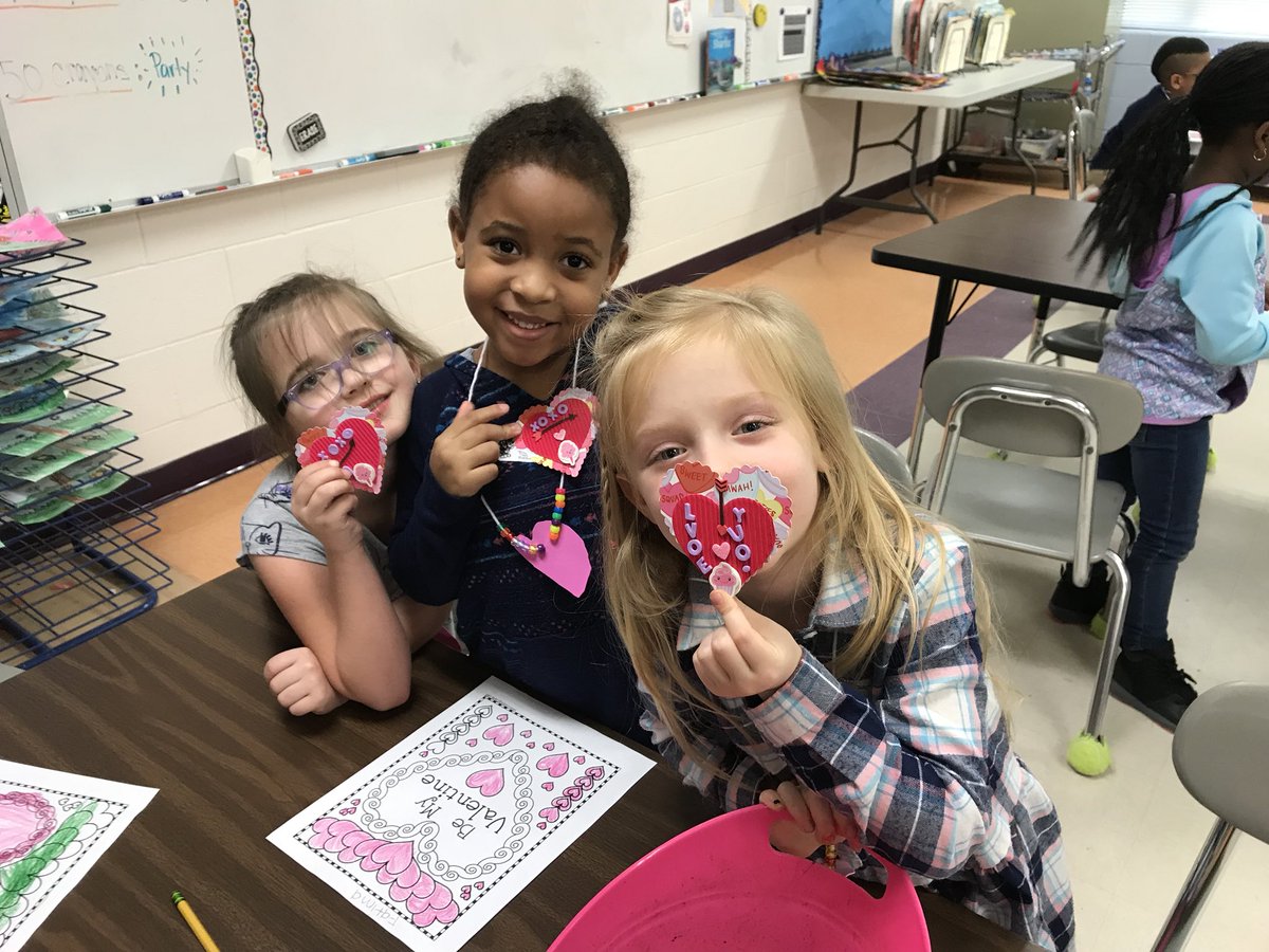 StormFrith's tweet photo. K-2 Art Club fun this afternoon @RFESTigers https://t.co/iXXbiEFhwY