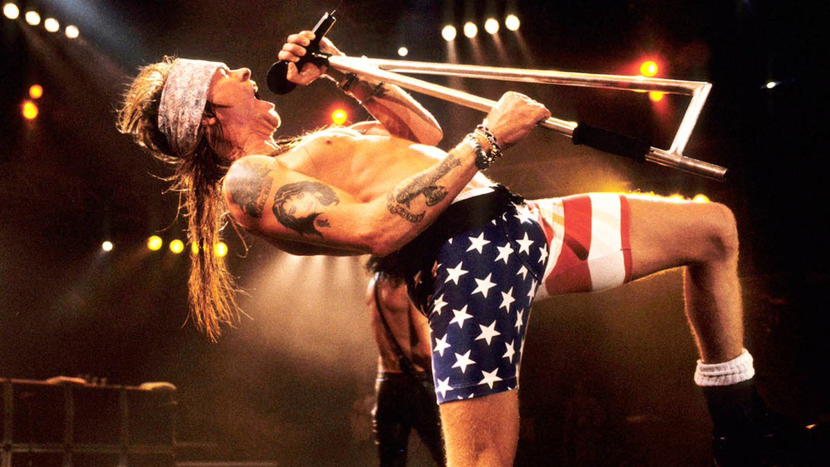 sevans182's tweet photo. Gracias al rock por darnos a #AxlRose 🔫🔫🎂🌹🌹 https://t.co/ZOg8E5oIVa