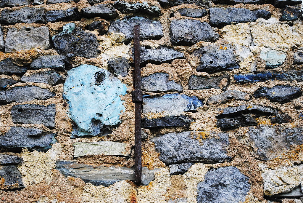 Bonus: the gorgeous granary in Nyhammar, Sweden, built in the unique Forsgrenska style of architecture using slag splinters, the style is only found in industrial and agricultural buildings in Västerbergslagen in Sweden, named after its originator, Olof Forsgren (1774-1862).