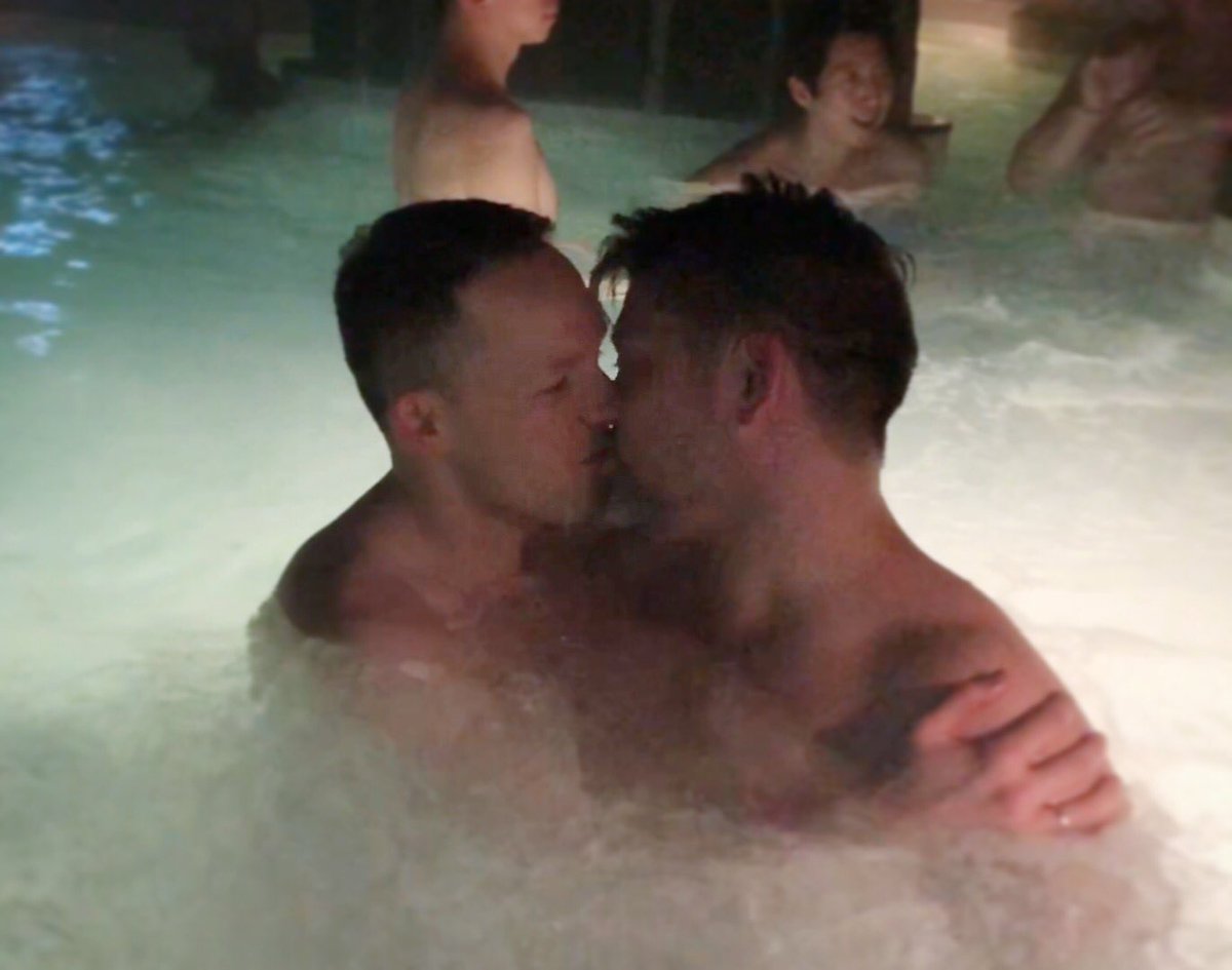 JoshRimer's tweet photo. New video is up about the cool stuff we did in Whistler during Pride! ๐จโโค๏ธโ๐โ๐จโ๏ธ Check it out: https://t.co/I0GDH96Ib7 #whistlerpride2018 #ilovegaytravel #onlyinwhistler #inthenameofwinter https://t.co/GF3Jw4nkbk