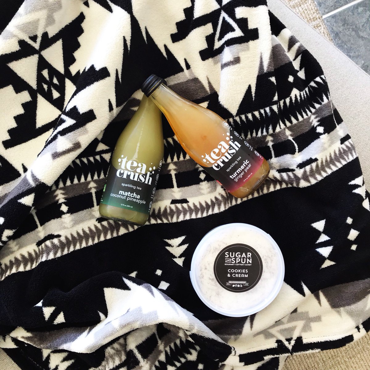 Look forward to cozying up with my sparkling ✨ tea 🍵 and #cottoncandy for #movienight tonight! 🎥🍿🍹 #teacrush #turmeric #sparklingtea <a href="/sugarandspun/">Sugar and Spun™</a>