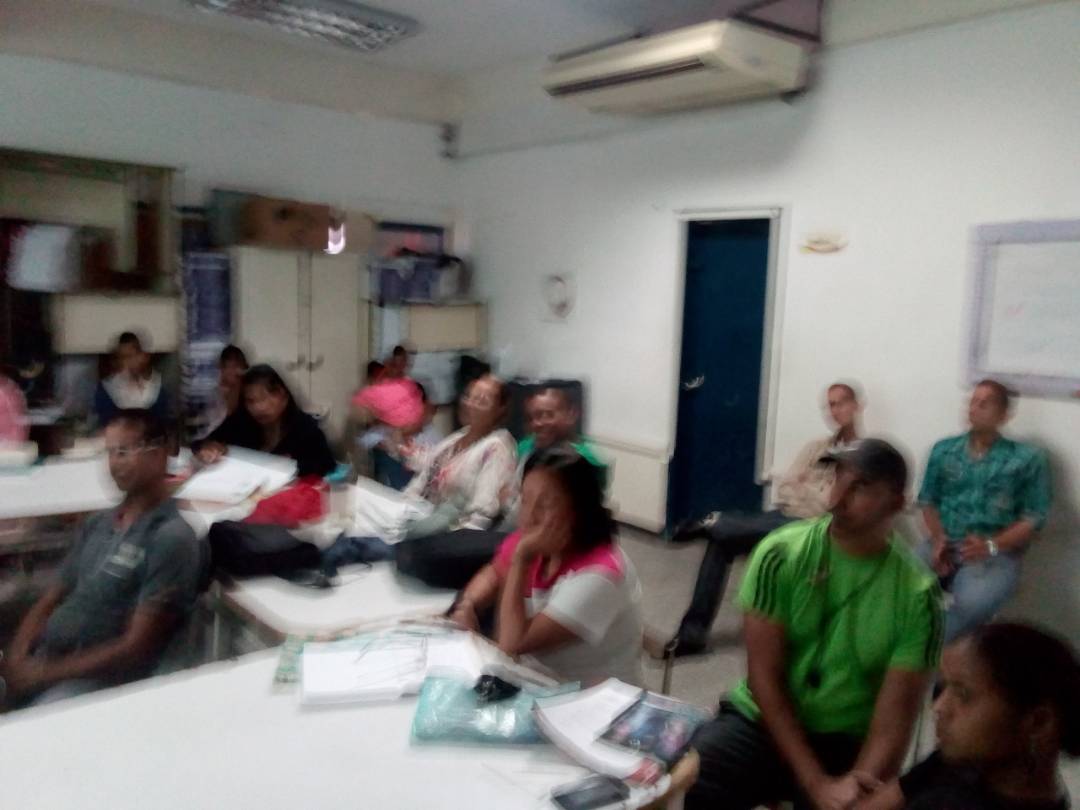 CbitLiviaGou's tweet photo. Nuestro @CbitLiviaGou como espacio de  quehacer Técnico-Pedagógico. Consejo de docentes garantizando la toma de de decisiones que promueven el mejoramiento del proceso educativo institucional. #Miranda @HectoRodriguez @JauaMiranda @FundabitMirpz @CregionalPZ https://t.co/DtaHe107An
