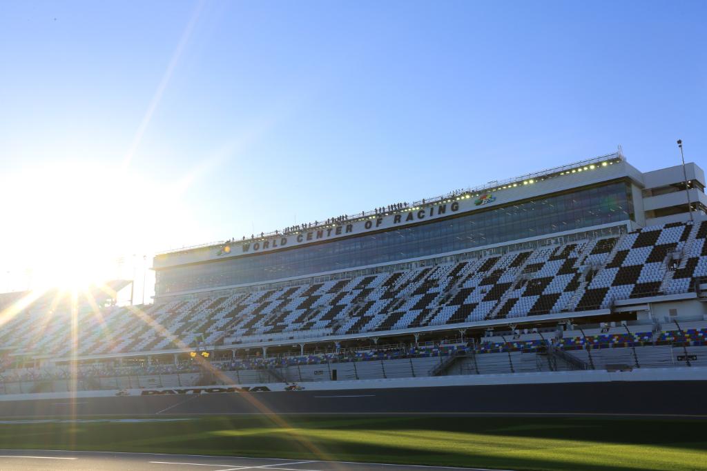 NASCAR's tweet photo. Dear Daytona,

We can't wait to see you Friday.

Love,

NASCAR Nation https://t.co/qr7iiWtSeN