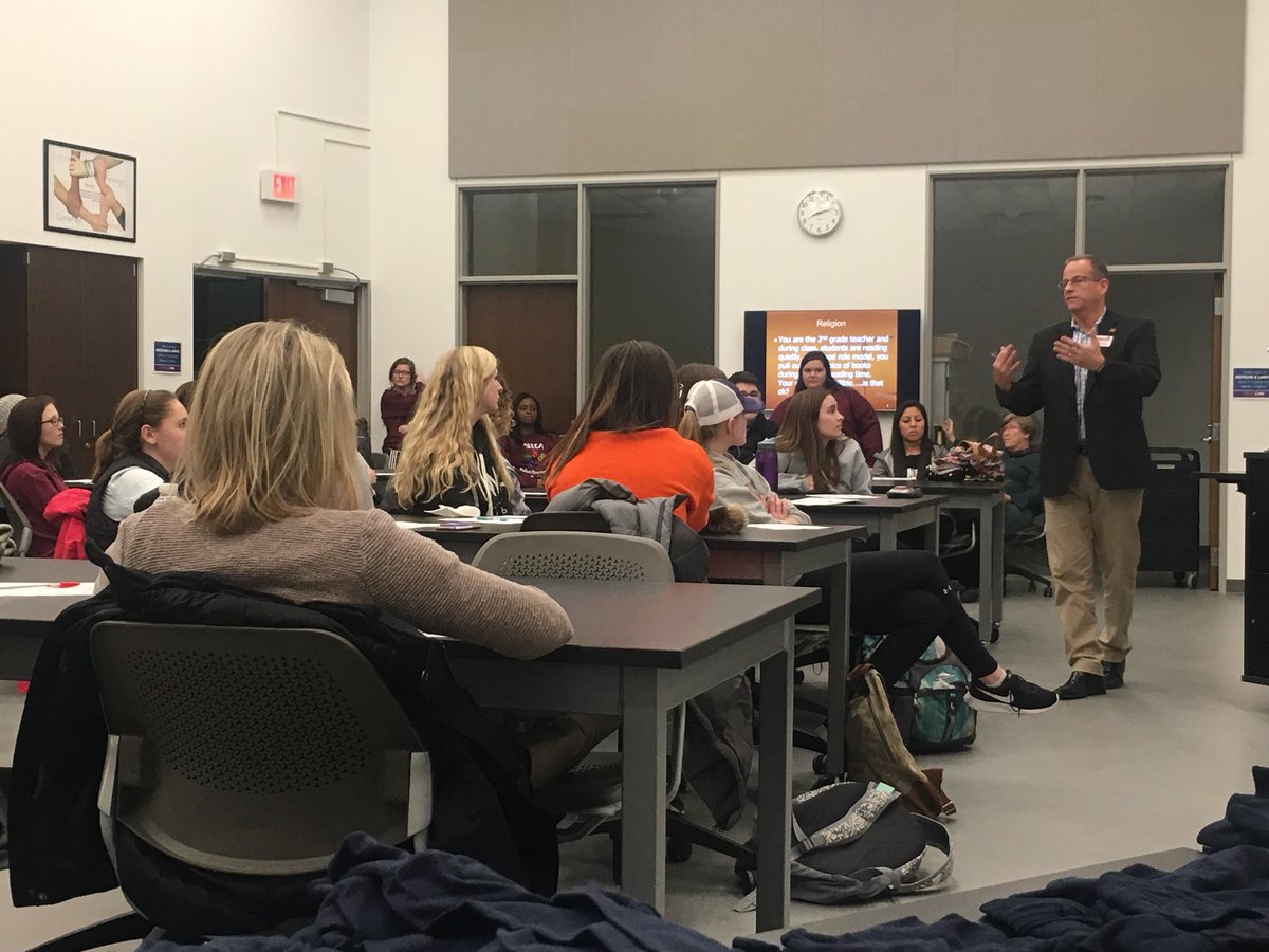 UNISEECA's tweet photo. Last Tuesday we were so lucky to have a great guest speaker, Tim Gilson, come talk to us all about school law for educators!🍎 https://t.co/EzWo52ko7q