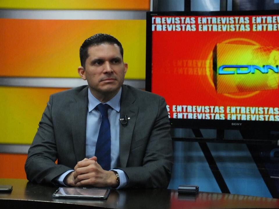Pliniosg23's tweet photo. #EntrevistasCDNN Héctor Lacayo, nuevo Rector de la #UNICIT, habla sobre el aporte a la educación superior de dicha casa de estudios. (Vía YouTube) https://t.co/MjdniaCTaD #yoreporto23 https://t.co/DTIhtRxpD4