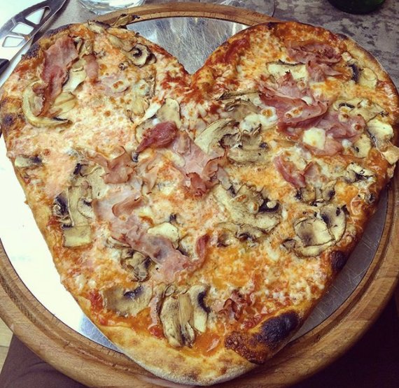 The best Pizza in Paris of the Day instagram.com/p/-Ym0ZdGqrc/ #ValentinesDay
