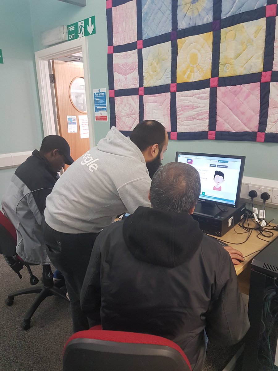 Trainer <a href="/Adeel_Sarim/">Adeel Sarim</a> teaching first steps online in partnership with <a href="/goodthingsfdn/">Good Things Foundation</a> at todays <a href="/LadywoodJobClub/">Ladywood Job Club</a> to help people get back into #work #employment goals