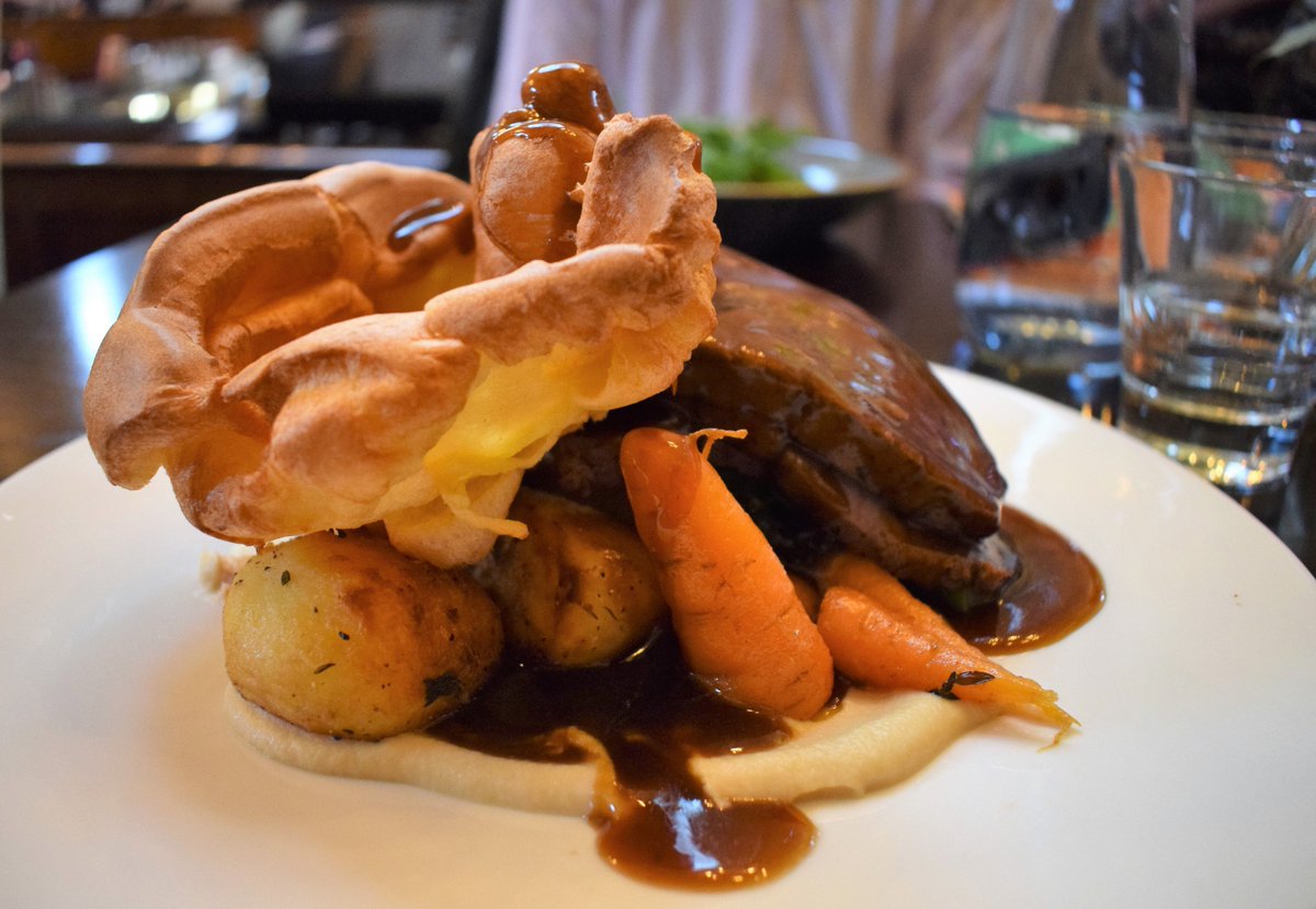 HodgePodgeDays's tweet photo. At the weekend we had #SundayLunch in style @CourthouseChesh in #Knutsford. Definitely the place to go for a top-notch roast dinner! You can read my full review here https://t.co/43D5eq5r2B #CheshireSundayLunch #PerceptionLoves @PerceptionLoves https://t.co/UiCkwUST1c