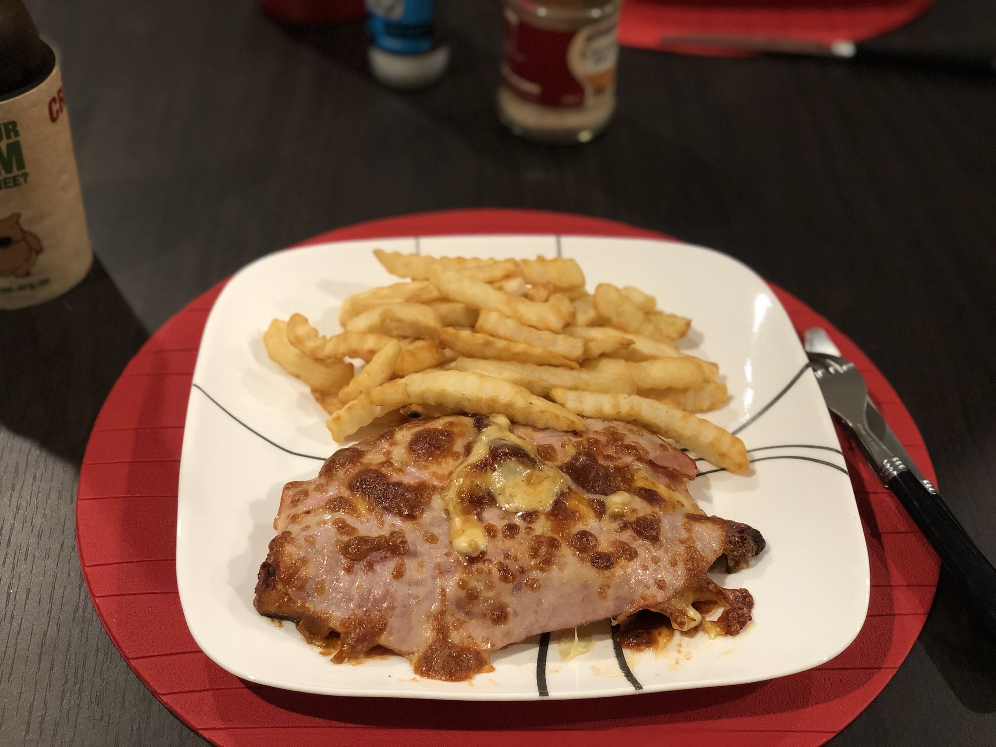 تويتر Daichi Fmx エハラダイチ على تويتر オーストラリアの名物なのか チキンパーマと言う食べ物 モモ肉を平たく潰して揚げてからミートソースを塗ってその上にハムを敷いて その上にチーズをかけるスーパーウルトラミラクルハイカロリーな食べ物が1日目の夜