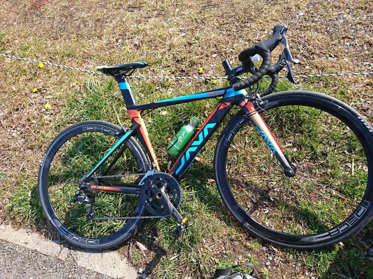 Ur 乗ってる自転車名と長所と短所書いてけ Java Siluro2 長所 同じ自転車乗ってる人見たことない カーボン並の滑らかなフレーム エアロでこんな綺麗なくせに７万 短所 ホイールが重すぎ フレームも重い ホイール地味にフレてる T Co 7jiddlsiay