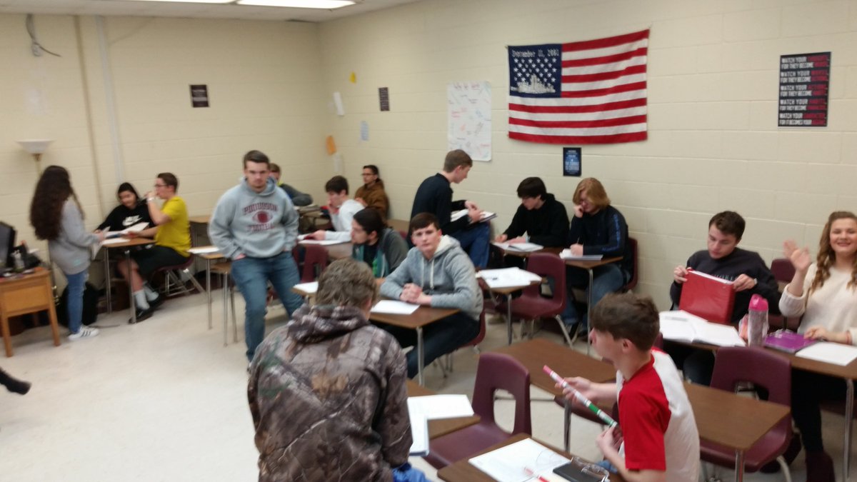 AmbrogioWLHS's tweet image. Overheard in 1st hour: "Before we start, let me show you my little trick for thesis statement...". AWESOME job supporting your classmates and being flexible with who you coach! #studentleaders #skillpractice #feelgoodteachgood #firsthour #thesis #counterclaim #combiningsentences