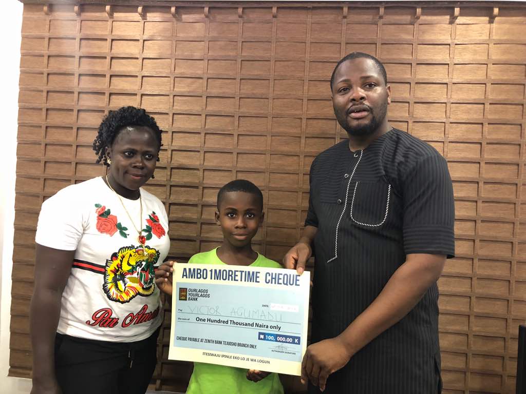 ourlagosurlagos's tweet photo. Talented 8-year-old breakdancer, Victor Agumadu gets N100,000 #Ambo1MoreTime support cheque.
We're out to support young Lagosians.
#ForTheLoveOfLagos #Ambo1MoreTime #SupportCheque
#ItesiwajuIpinleEko https://t.co/GTuWULQJ0U