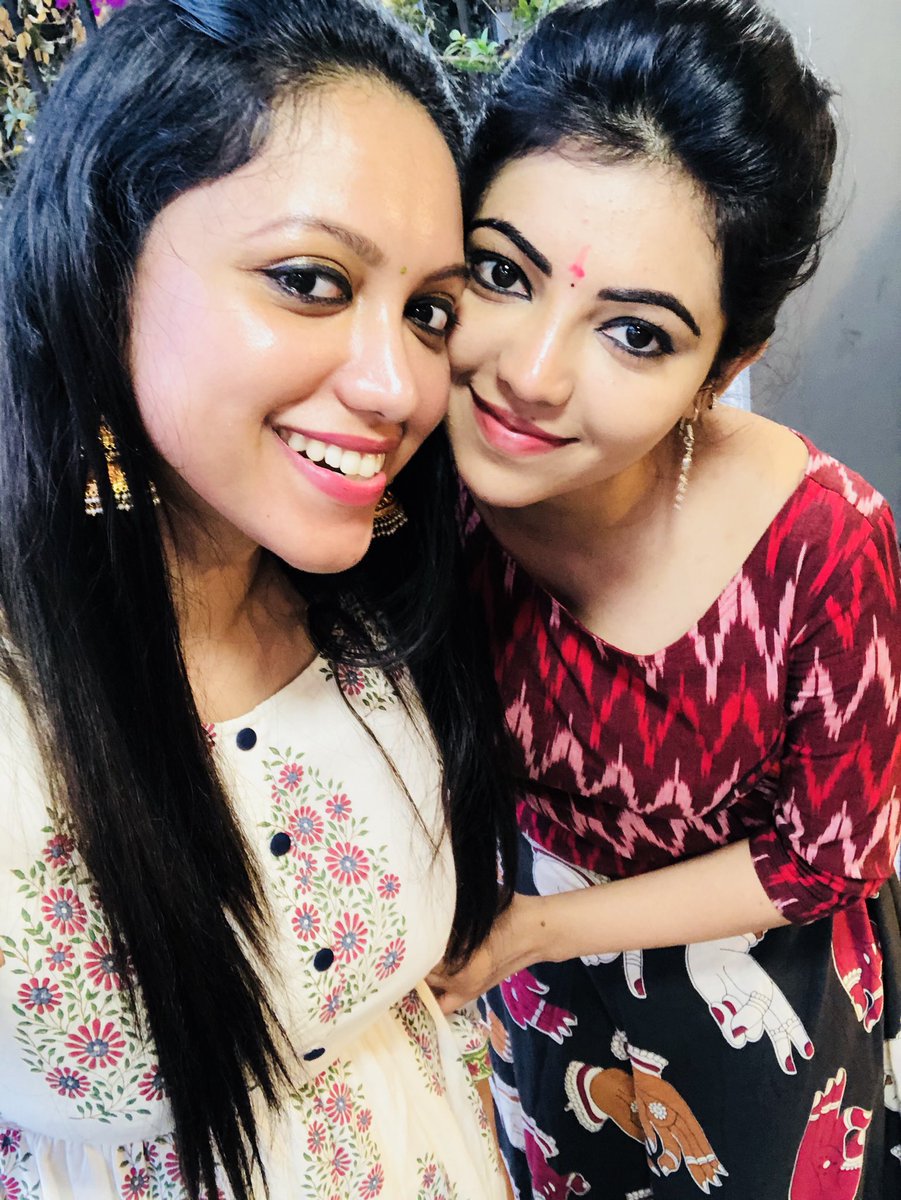 kollymediaoff's tweet photo. Gorgeous 👰💝#AthulyaRavi &amp; Sizzling 👗#JoyCrizildaa Latest Pics for #ValentinesDay💏⛱..

@AthulyaOfficial
@joy_stylist #Athulya #ValentinesDaySpecial #Kollywood #Actress #TamilActress #Cute #Adorable #Lovely #Yemaali https://t.co/ELkNXPKQIK https://t.co/rtpmv8eZPO