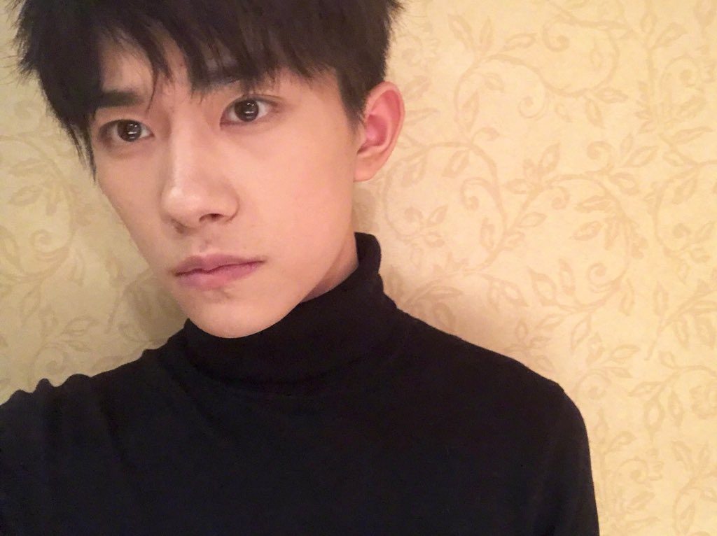 JacksonYee_YT's tweet photo. 今天…
一起过节吧…
🤗
🌹 ​​​
Today ...
Let’s celebrate Valentine’s Day together ...
Cr. TFBOYS-易烊千玺 #JacksonYee https://t.co/37hjM1WrT6