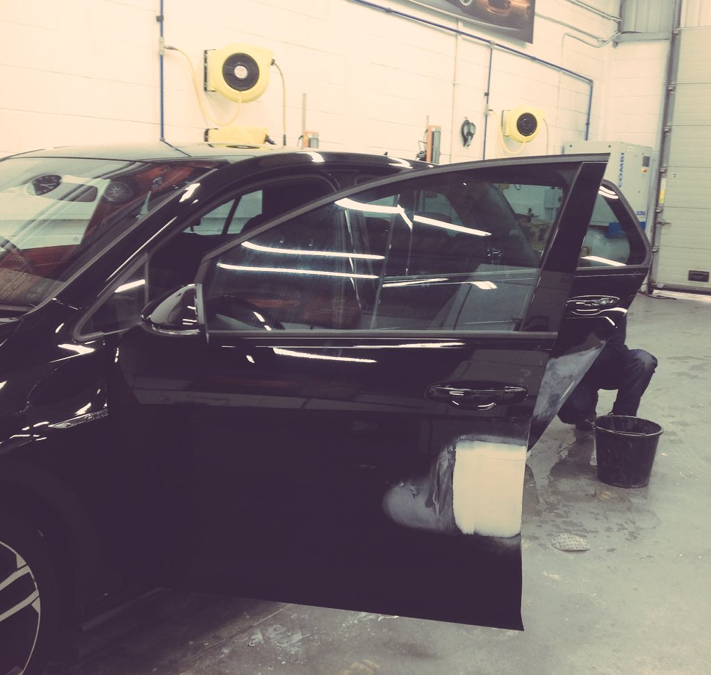 It's raining ☔️ and it's pouring ☔️
But we're inside and getting work done! 
Warm, dry and clean conditions result in excellent repairs 🚘🚘🚘