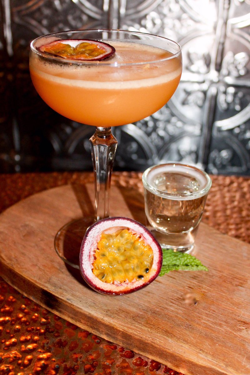 MarketHouseBrix's tweet photo. Roses are red
Violets are blue
Have a Pornstar Martini
Sod it! Have two...❤ https://t.co/dZkIIfatu0