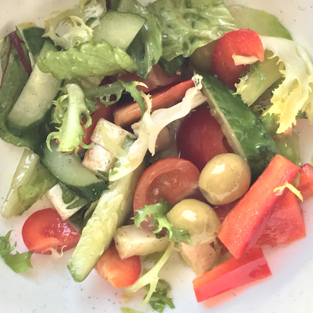 Помидор оливки огурцы салат. Помидор оливки огурцы салат. Помидор оливки огурцы салат. Овощной салат. Салат из огурца и помидора.