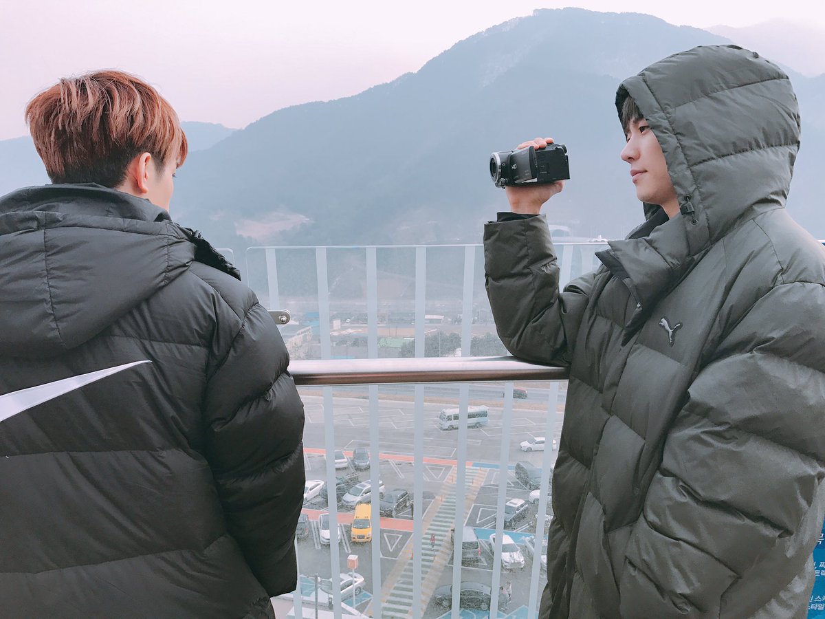 NFlyingofficial's tweet photo. [엔플라치📸] 틈틈이 찍은 엔플라치를 엔피아에게만 최초공개할게욖😎 - 엔플라잉은 열일중💦

#엔플라잉 #NFlying #엔플라치 #파파라치 #뜨거운감자 🔥🥔 https://t.co/SfekIi1C0E