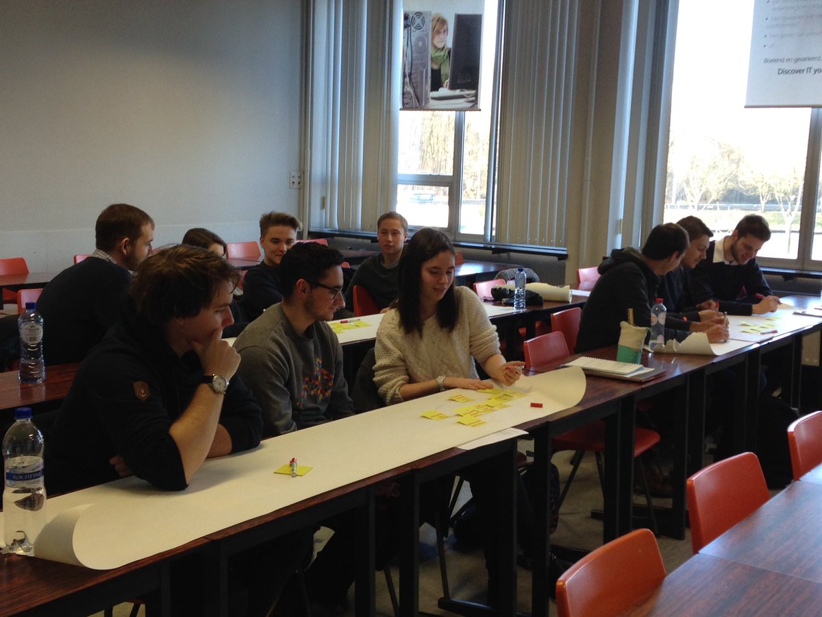 martine_va's tweet photo. Trajectweek@hogent Toegepaste informatica. interessante workshops, tal van bedrijven @AxiansOfficial @itpocket @tvh @axxes @Securex_BE @aca_it https://t.co/Xi9VgZMJGQ