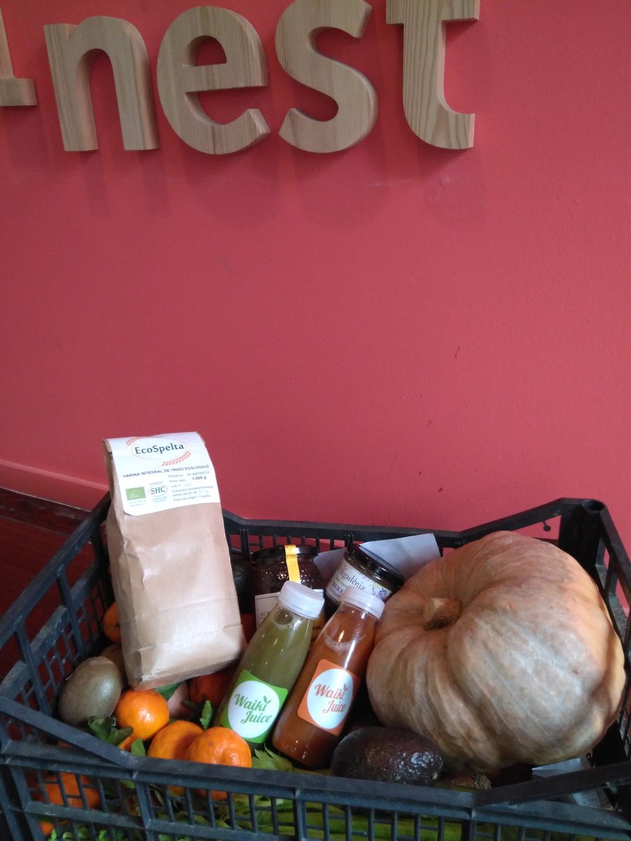 malbors's tweet photo. Cada semana gracias a @LaColmenaTN es como si vinieran los reyes magos. Da una alegría recibir tu cajita con el pedido...💃💃💃🥝🍅🥑🥕#ecológico #km0 #slowfood #local #sanoysabroso https://t.co/o3dO0YyvNA