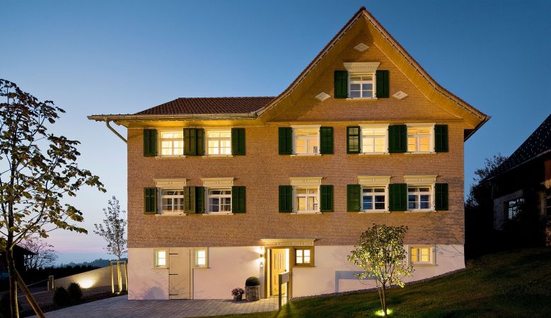 _theaficionados's tweet photo. Mesmerhaus in Bildstein hosts cool interiors shift style gear and cleverly frame the painterly views with clean, unfussy, considered design. #Mesmerhaus #Bildstein https://t.co/k58vCszfYY https://t.co/s7lW4qmWIX