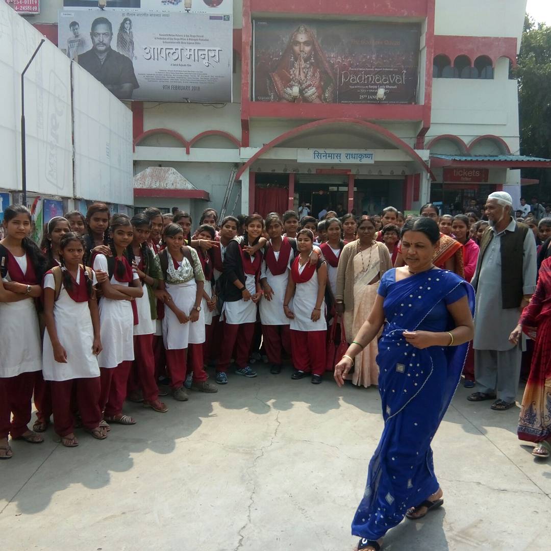 Bhushanadhau1's tweet photo. Pic 1 : #AkolaAkkians Have Take @PadManTheFilm Campaign In Savitri Phule Girls School 
Pic 2,3,4 : All Girls Watch Padman In Cinemas With Their Teachers 
Our #PadmanCampaign Is Sucessfull @akshaykumar Sir Love You So Much 💓💓💓💓💓 https://t.co/yV63IjKTpZ