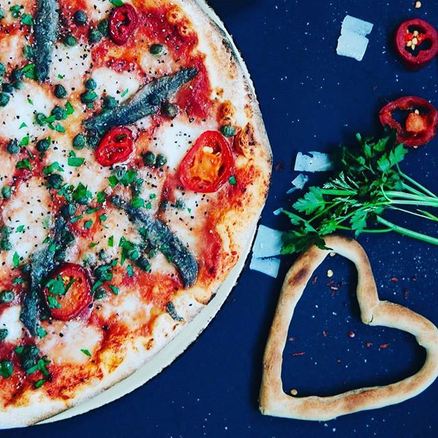 littlewingpizza's tweet image. Happy Valentine's Day guys ❤ Enjoy the perfect pizza date at your local Little Wing with our Little Bill offer! Tuck into two delish courses with a choice of beer, wine or soft drink for just £12.95, bellissimo! 😍🍕 #LoveAtFirstSlice ift.tt/2Gembfv