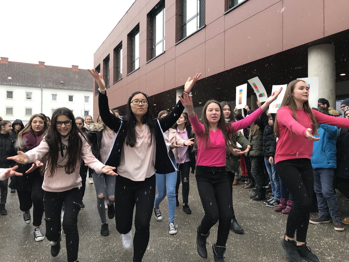 SonjaAblinger's tweet photo. We are rising! #onebillionrising #NMS17 #Linz https://t.co/qnFyzgWZTY