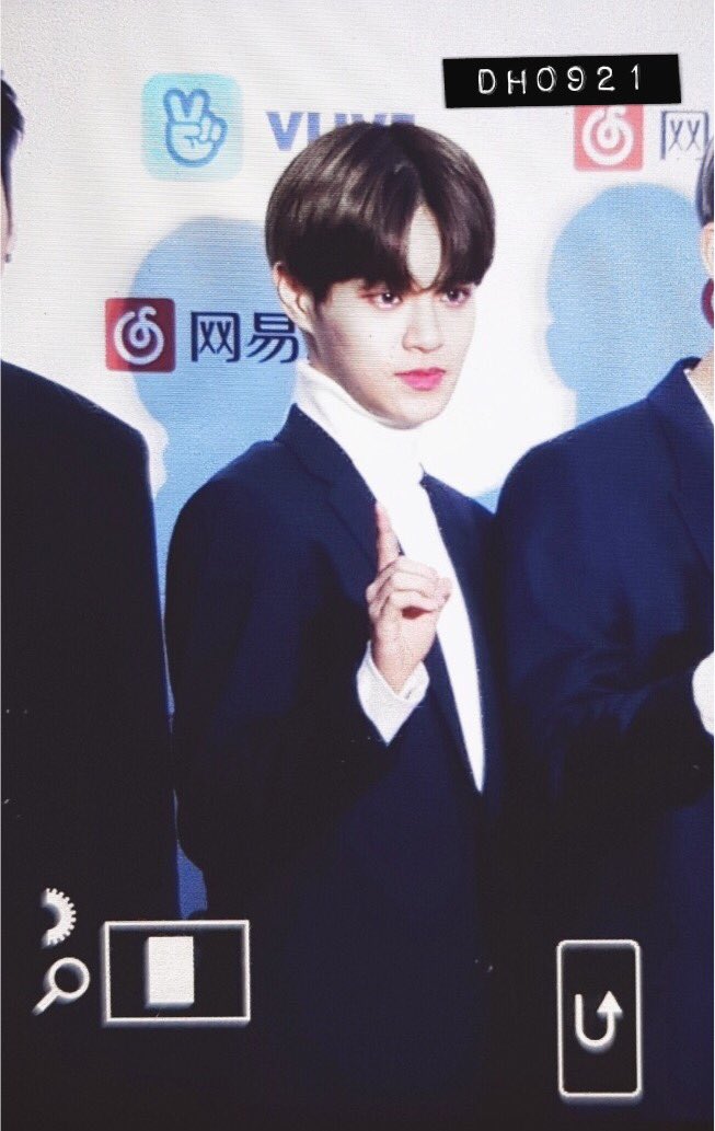 Dh09211's tweet photo. 180214 가온 ㅠㅠ대휘 왕자님이야
#대휘 #이대휘 https://t.co/el5JucVDvP