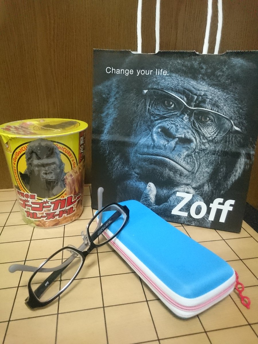 Uzivatel 荒川由貴 Na Twitteru 本日新しいメガネを作りました メガネと言えば将棋女子的には Zoff は当たり前 いや 実は将棋女子になる前からのzoff愛好者でかなり長い 紙袋をみたらゴリラ 連想するのはゴーゴーカレーw Zoff 羽生善治 羽生善治永世七冠