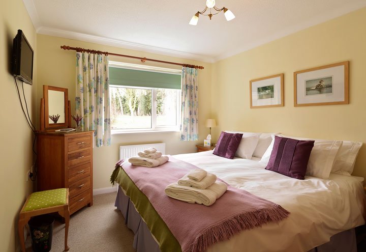 KeithMindham's tweet photo. Have you got friends who want to visit Norfolk and Suffolk, then look no further, take a look at this great self catering holiday cottage I photographed for the owners. It is in a peaceful location between Thetford and Diss, surrounded by wildlife. https://t.co/8XzJYpQOio https://t.co/h7jLy2IQlE