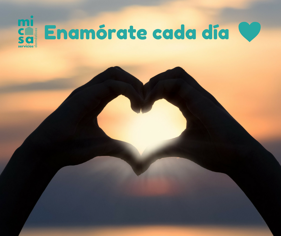 MiCasaServ's tweet photo. El amor es el motor que mueve el mundo. Enamórate cada día, de tu pareja, de tu familia, de tus amigos, de un momento, de una sonrisa, de tu mascota...de la vida. 

¡Feliz día de San Valentín! 💙 #SanValentin #FelizSanValentin #FelizMiercoles https://t.co/F8JTaEirMP