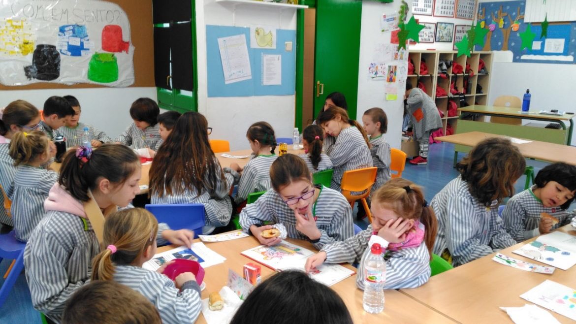 IESANTJORDI's tweet photo. Les Estrelles⭐️ de P5 ja tenim padrins de lectura. Engeguem un dels nostres projectes anuals preferits: els padrins de lectura. Treball intergeneracional per potenciar les relacions personals i cohesionar encara més la nostra comunitat educativa.
#IESantJordi https://t.co/kGPQCSZ7Ex