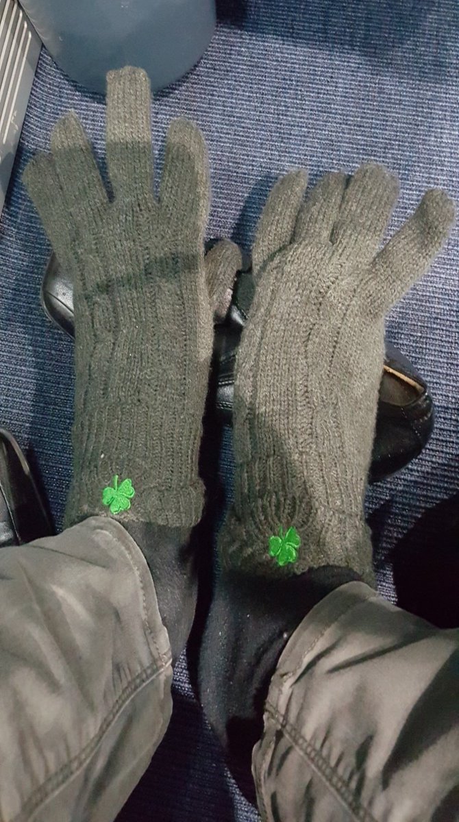 ItalysIrish's tweet photo. @ItaloTreno 1 hour late 8943 to #Rome... #bleedinfreezin so cold on #italo I am wearing gloves on my feet... I had to step outside at last stop to get warm... #turnuptheheating https://t.co/YCblKgLFMM