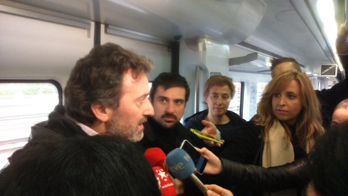 EquoMadrid's tweet photo. Retrasos y averías en la #C3 por la desinversión y los recortes. Lo denuncian @cloticuellar @RamonEspinar @mvalienteots #SolucionC3madrid https://t.co/LN5QWMZJgh