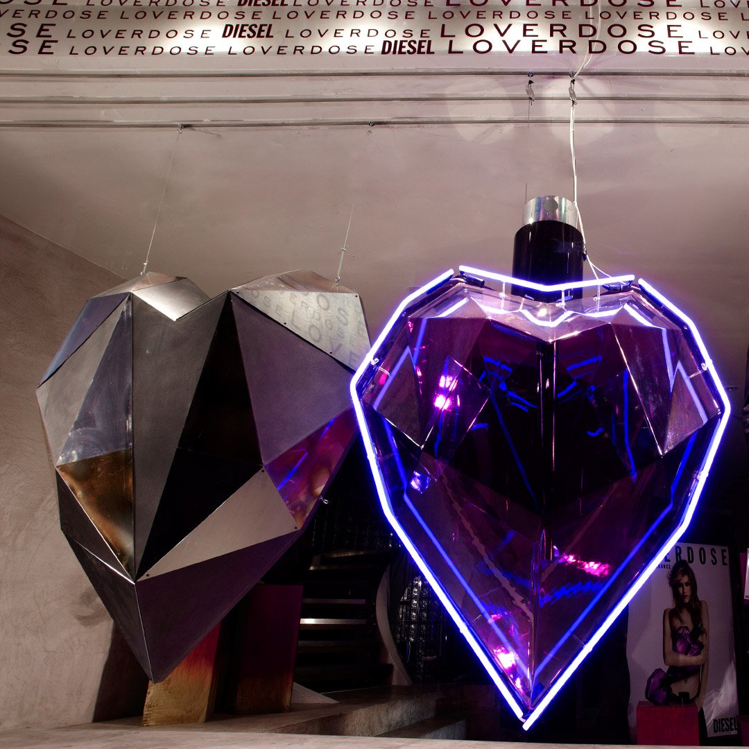 Prop_Studios's tweet photo. Give your heart some @Diesel this Valentines ❤️ ❤️ ❤️

 #retailwindows #sculpture #prop #production #visualmerchandising #3dscan #valentines #propstudios https://t.co/yTJmJbSbZO