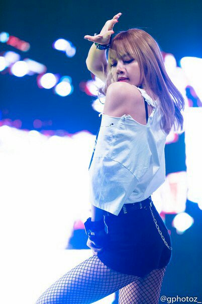 GZBz_CL's tweet photo. #BLACKPINK
[Dispatch ] The youngest in charge the universe sexy in the group
3 #LISA 

https://t.co/KOmm6eDSwm https://t.co/Ml5bSSj9pT