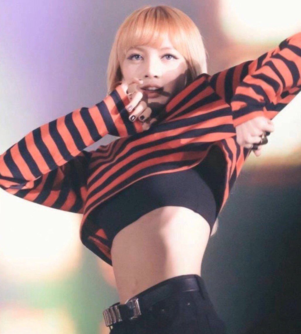 GZBz_CL's tweet photo. #BLACKPINK
[Dispatch ] The youngest in charge the universe sexy in the group
3 #LISA 

https://t.co/KOmm6eDSwm https://t.co/Ml5bSSj9pT