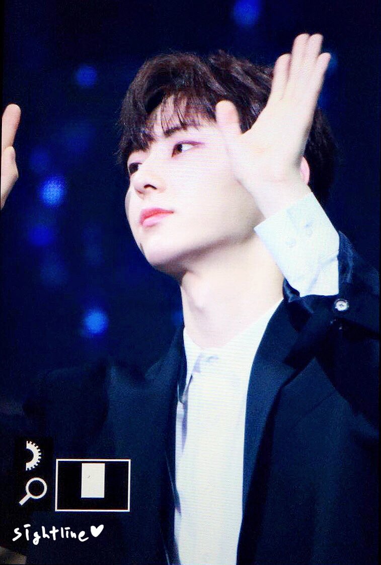 sightline0809's tweet photo. #황민현 #민현 #워너원

180214 https://t.co/rGvi0NWhFa