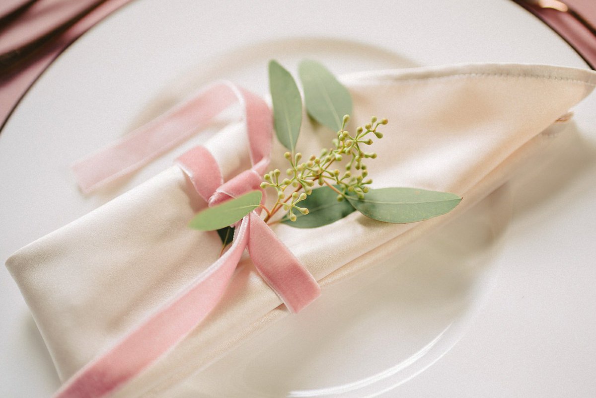 MagpieLinens's tweet image. 💖 It wouldn’t be #Valentinesday with out at least a little #pink. Here’s your #inspo, perfect for any #wedding day.