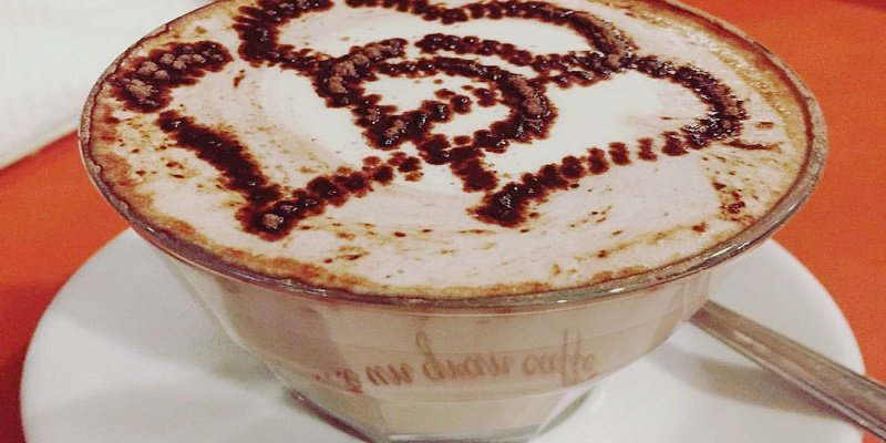 #Hearts #Cappuccino to wish you an happy Valentine's Day! (#sanvalentino #love #coffee #breakfast #chocolate #cioccolato #colazione #cuore #innamorati). Thanks to
📸 - @alessiamelluso_am (Instagram)
