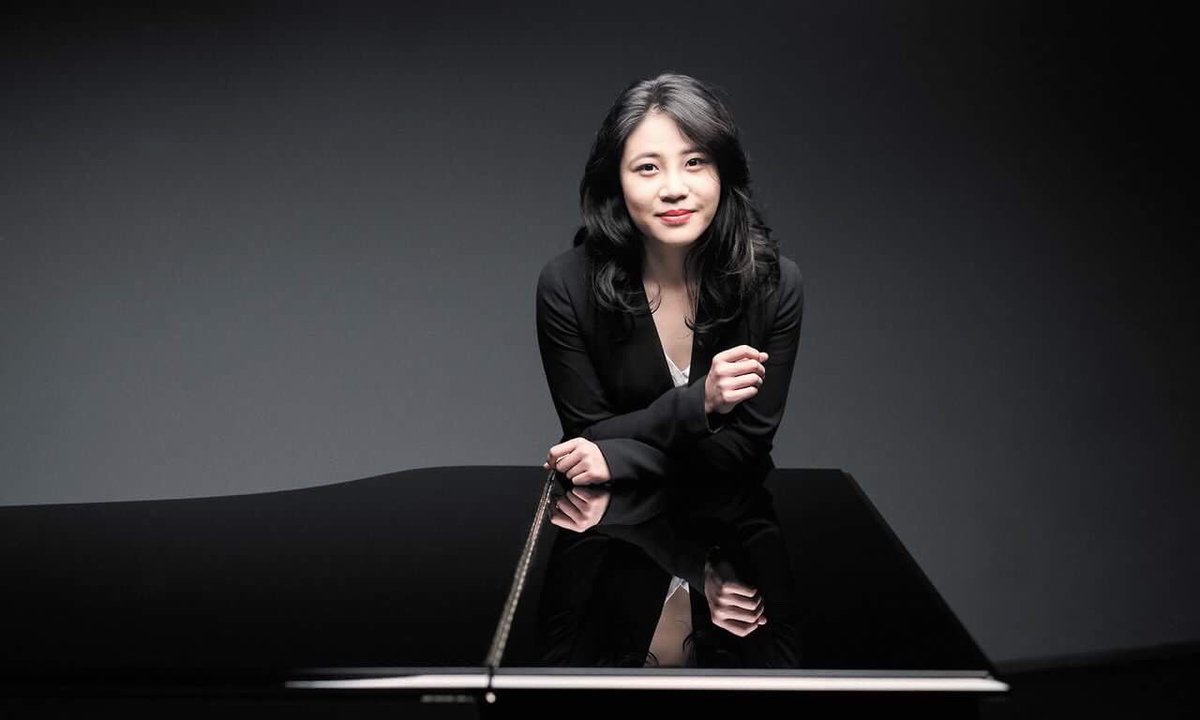 #Valentine's Classics: #ZhangZuo sprinkles her special kind of stardust all over #Rachmaninov’s Second Piano Concerto, tonight with the <a href="/liverpoolphil/">Royal Liverpool Philharmonic</a> led by #MartinYates >bit.ly/2D8zy2I #ZeeZee <a href="/ZZklavier/">Zhang Zuo Zee Zee</a>
