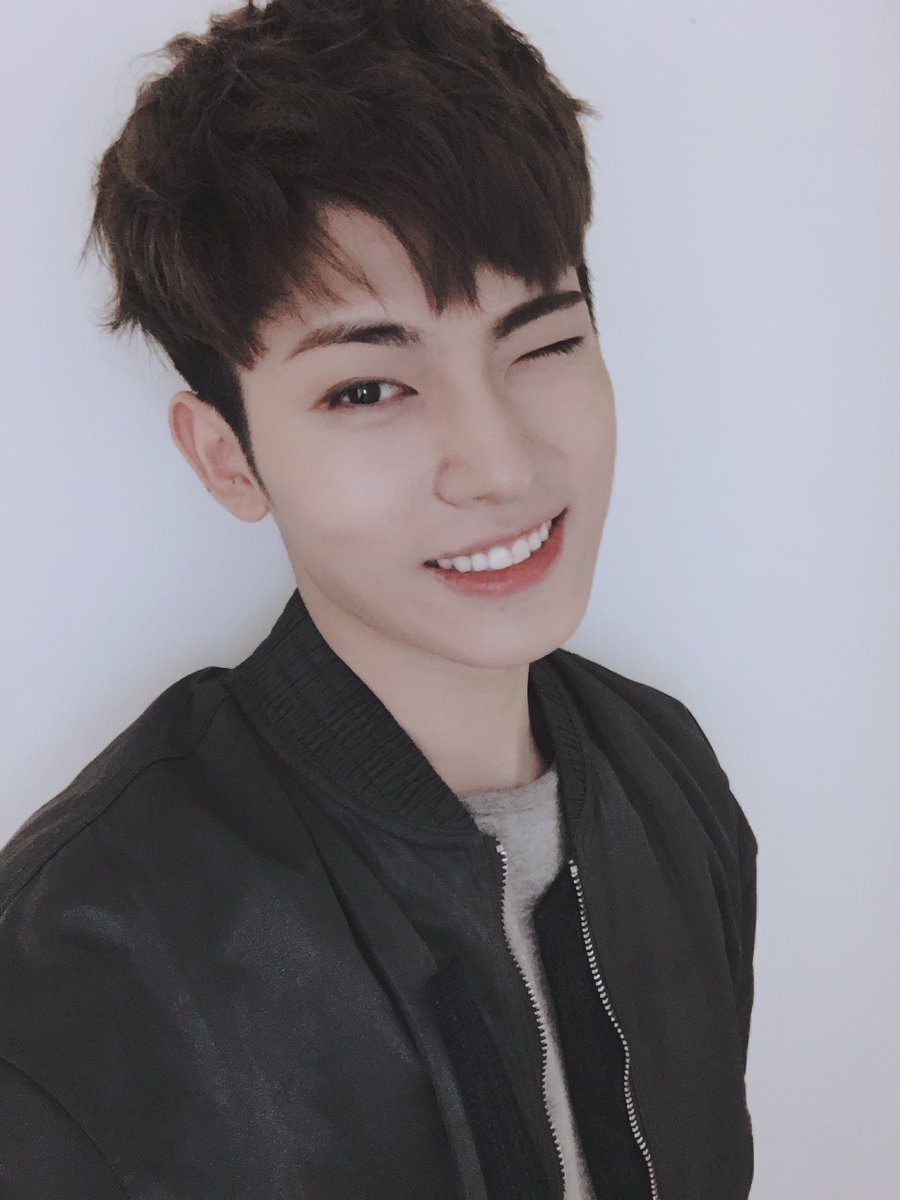 24K_officialEng's tweet photo. From tomorrow, It's a NewYear'sDay #holiday in Korea. #Wednesday you can listen to #CORY #Sound_K #Song_Express ❣ And specially, you can also listen to #Cory #SoundK tomorrow!
Let's meet him two days in a row!
#9PM KST #24K #24U
#Bonus #Photo #Jinhong https://t.co/Kx3JJbGkRB