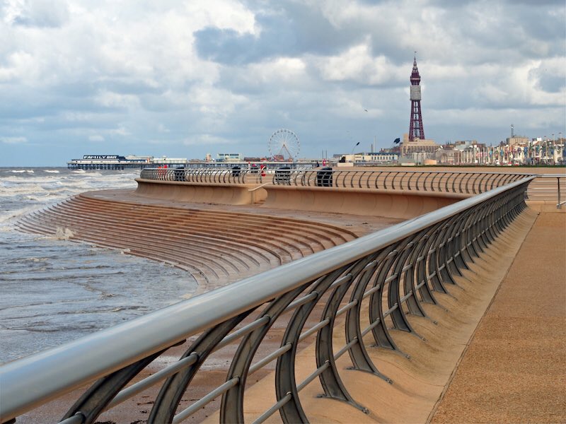ICELancsBranch's tweet image. Our rose is red, home to Blackpool, look at these Sea Defences, we love them they’re cool! 💕 😎 #thisiscivilengineering #lancashire