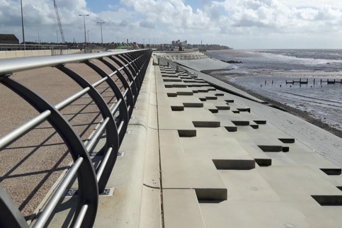 ICELancsBranch's tweet image. Our rose is red, home to Blackpool, look at these Sea Defences, we love them they’re cool! 💕 😎 #thisiscivilengineering #lancashire