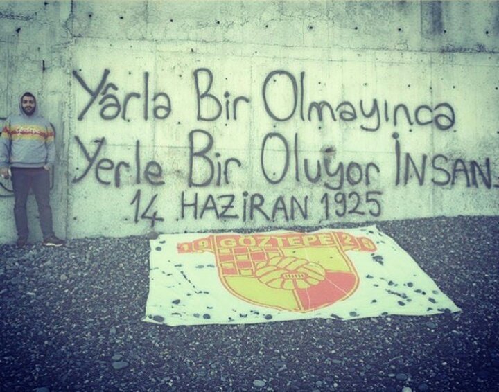 ForzaGoztpe1925's tweet photo. Ne demiş ünlü düşünür Grim Hakan ;
Yarla bir olmayınca, yerle bir oluyor insan.
Sevgililer günümüz kutlu olsun Göztepe'm :) https://t.co/YPQUaIMLgd