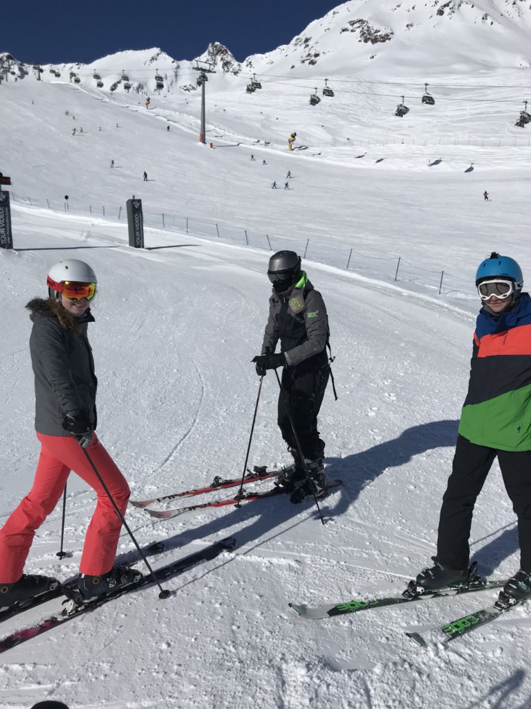KingsRochSport's tweet photo. Great morning spent with the @KingsRochPE pupils Gabby, Addison and Alfie filming for their GCSE coursework. Plenty of laughter and lots of high quality skiing !! #hardworkneverstops #pepractical #greatambition https://t.co/1HmbQXakit